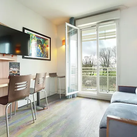 Suite-Home Orleans-Saran Exterior photo