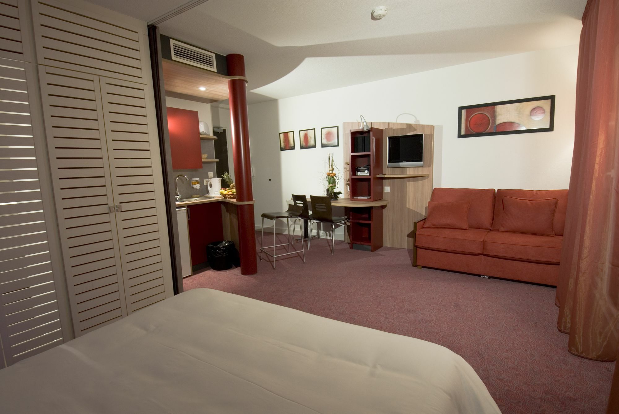 Suite-home Orleans-saran Apart-hotel 4*